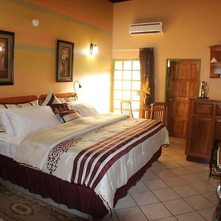 Bon Accord Village Native Abode Bed & Breakfast エクステリア 写真