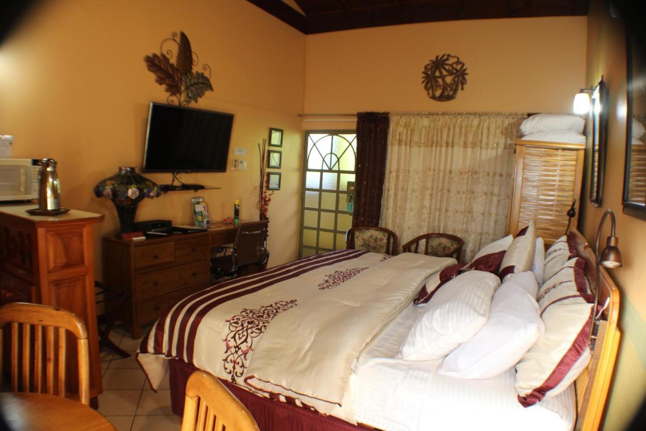 Bon Accord Village Native Abode Bed & Breakfast エクステリア 写真