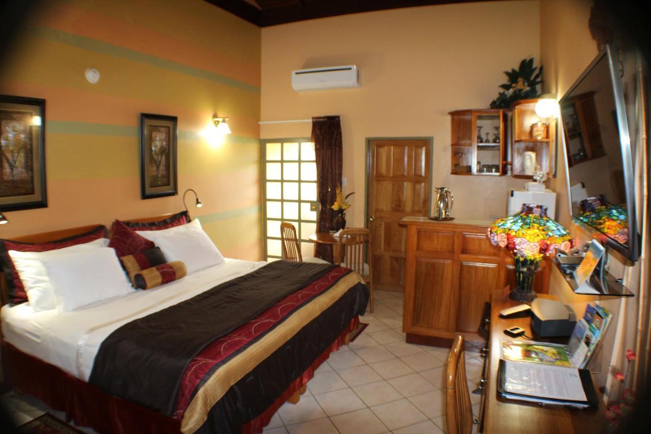 Bon Accord Village Native Abode Bed & Breakfast エクステリア 写真