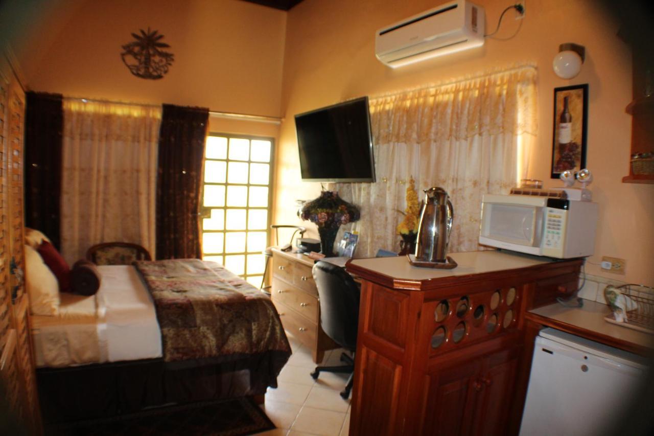 Bon Accord Village Native Abode Bed & Breakfast エクステリア 写真