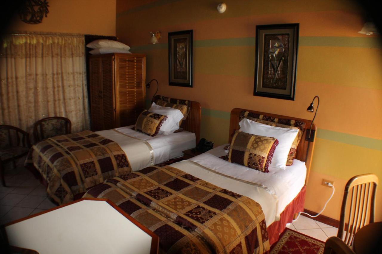 Bon Accord Village Native Abode Bed & Breakfast エクステリア 写真