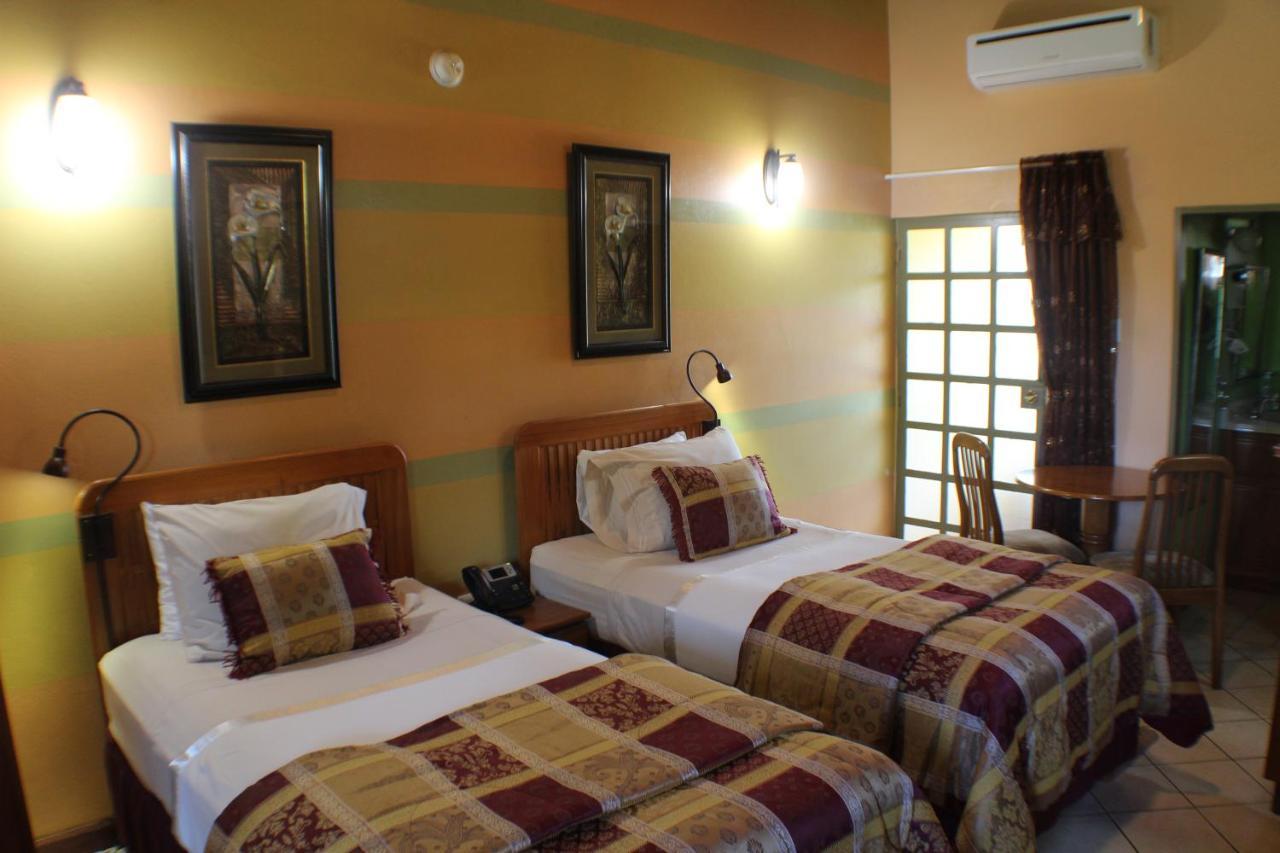 Bon Accord Village Native Abode Bed & Breakfast エクステリア 写真